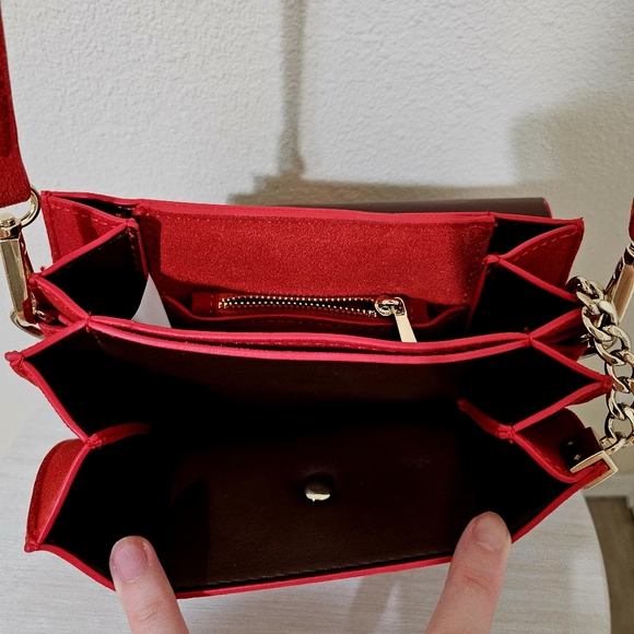 Red velvet with gold chains ♥️  shoulder bag - Picture 4 of 6